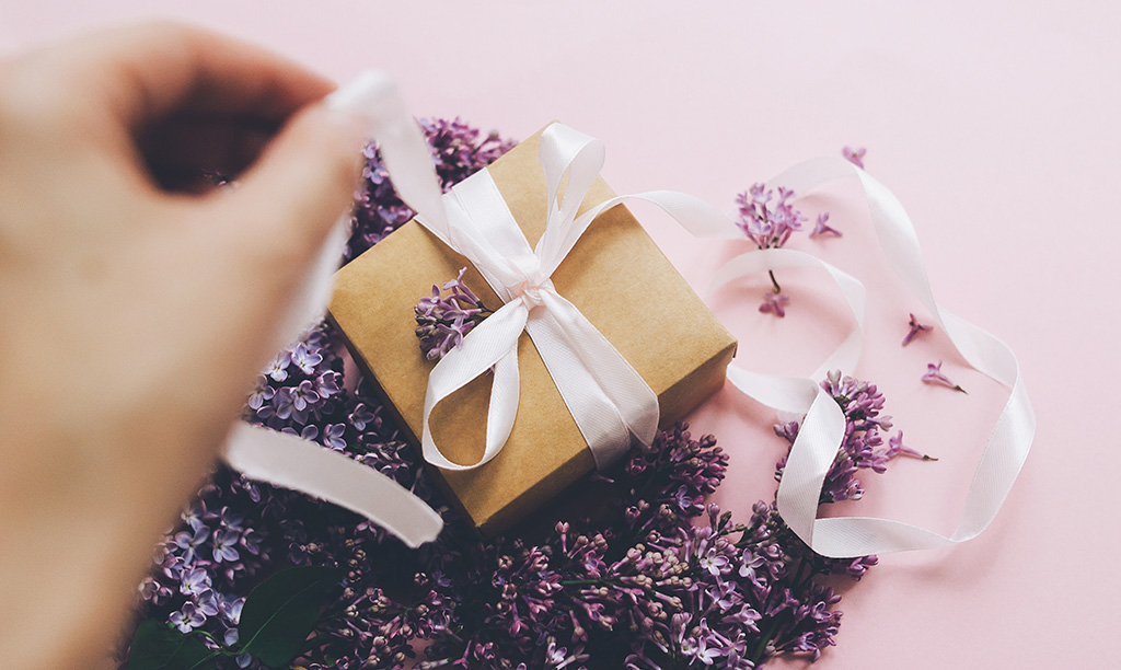 リボンでラッピングされた思い出のムービー