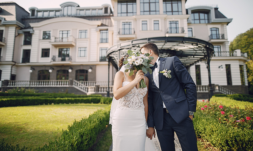 WEDDING結婚式の思い出のムービーの主人公のカップル