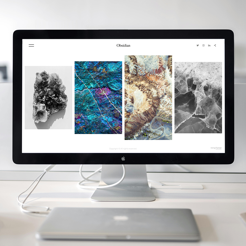 編集画面が表示されたパソコン