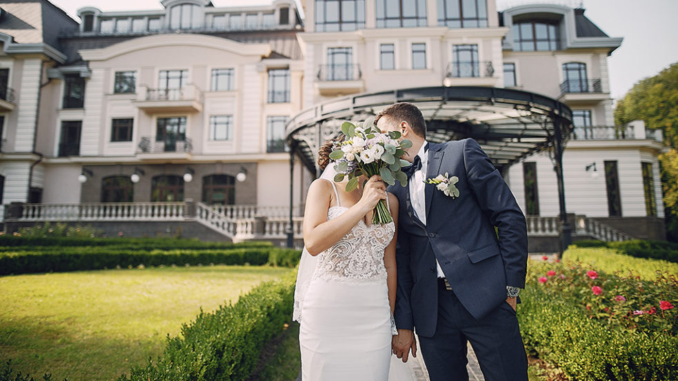 WEDDING結婚式の思い出のムービーの主人公のカップル